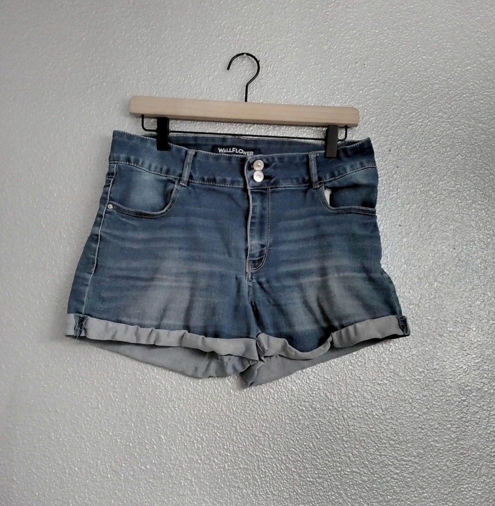 Wallflower Girl 's Cut Off Jeans Size 13med wash, mid rise,
